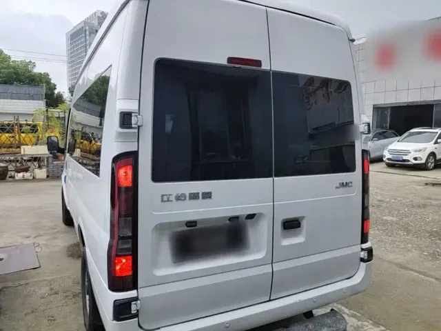 Jiangling JMC Fushun 2025 Model 2.0T 8AT Diesel Medium Wheelbase Medium-High Roof Commercial Multi-purpose Vehicle 7 Seater — Фото автомобиля 3