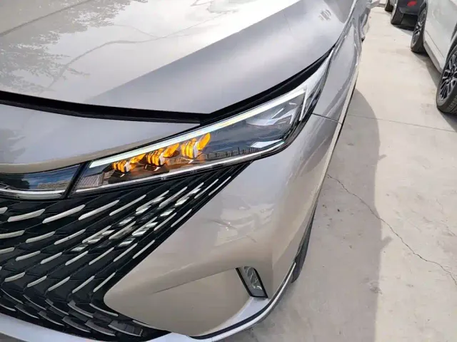 Roewe RX5 — Фото автомобиля 23