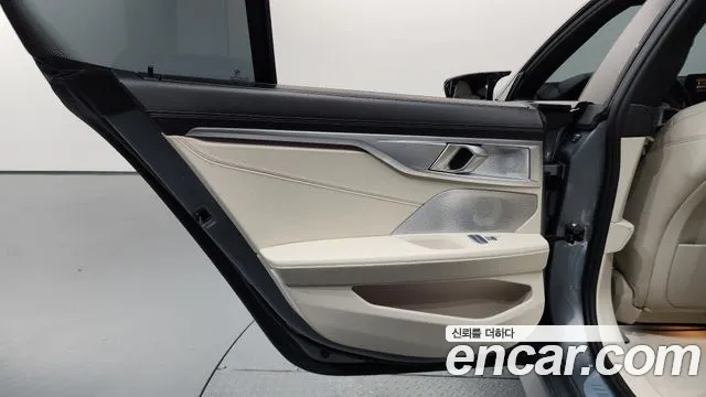 BMW 8 Series G15 — Фото автомобиля 14