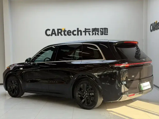 Li Auto L8 — Фото автомобиля 15
