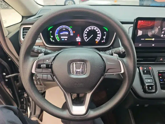 Honda Odyssey — Фото автомобиля 10