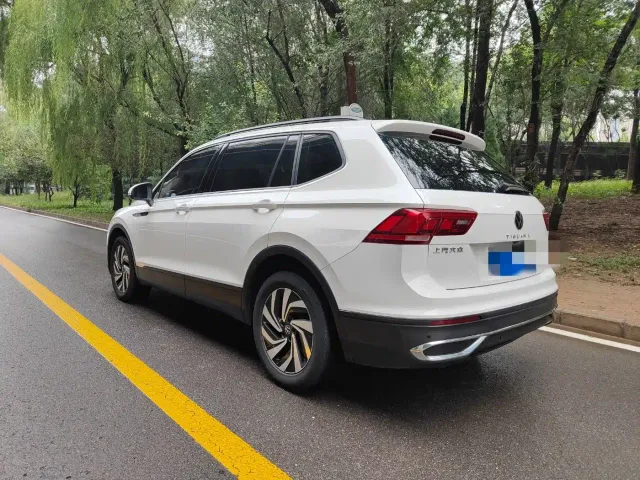 Volkswagen Tiguan L — Фото автомобиля 4