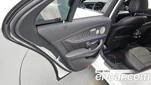 Mercedes-Benz E-Class — Фото автомобиля 25