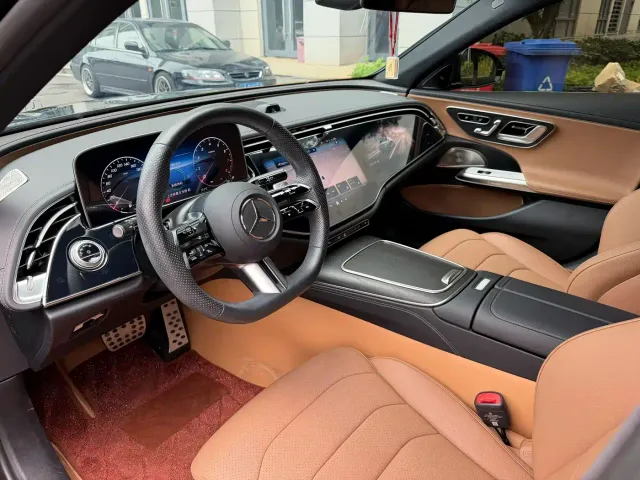 Mercedes-Benz E-Class — Фото автомобиля 4