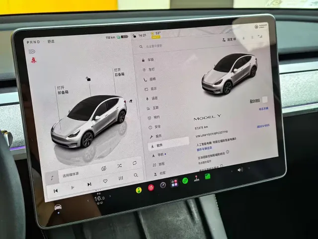 Tesla Model Y — Фото автомобиля 5