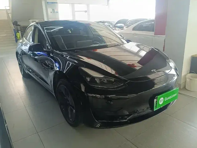 Tesla Model 3 — Фото автомобиля 3