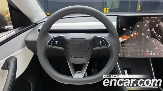 Tesla Model Y — Фото автомобиля 13