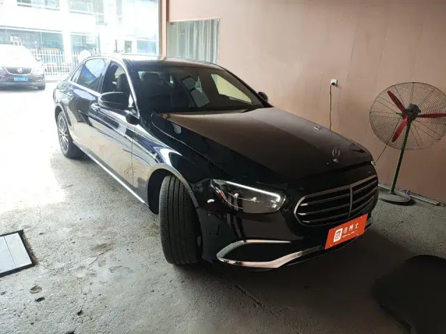 Mercedes-Benz E-Class — Фото автомобиля 2