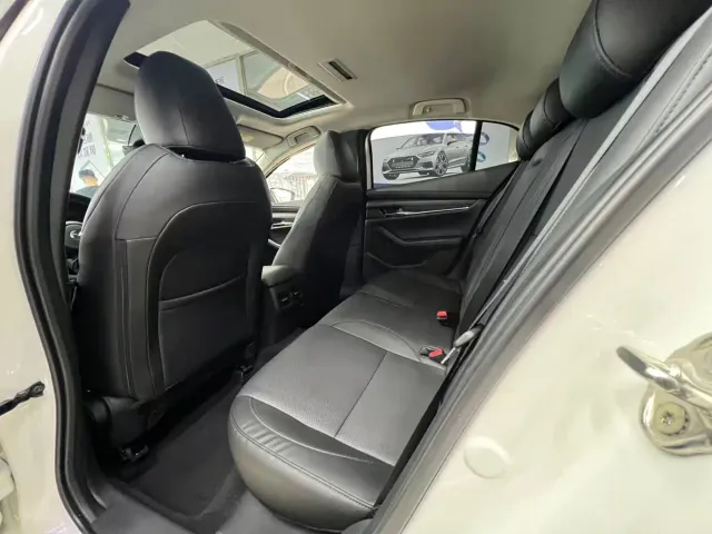 Mazda Axela — Фото автомобиля 7