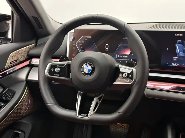 BMW 5 Series — Фото автомобиля 12