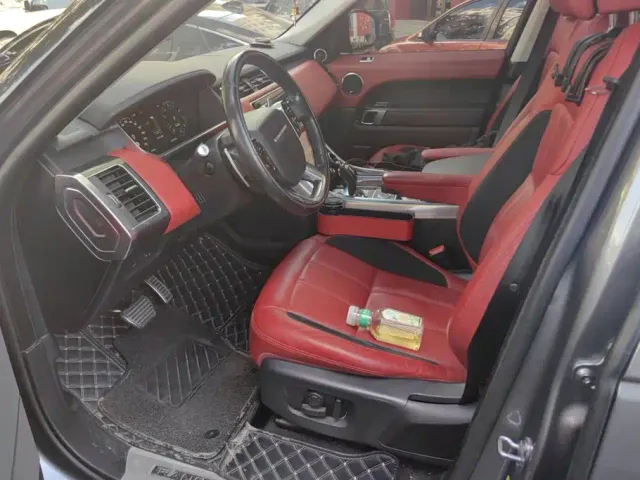 Land Rover Range Rover Sport — Фото автомобиля 9