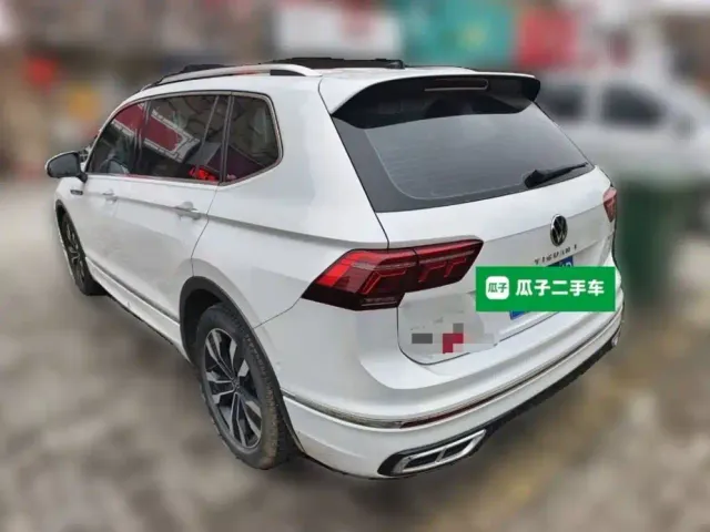 Volkswagen Tiguan L — Фото автомобиля 24