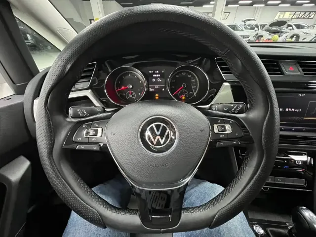 Volkswagen Touran 2021 Touran L 280TSI DSG Cross Edition 7-seater — Фото автомобиля 13