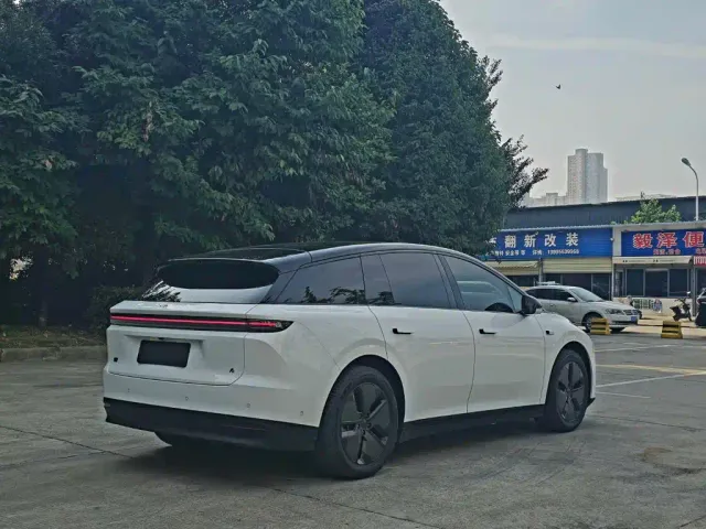 Li Auto i6 — Фото автомобиля 4