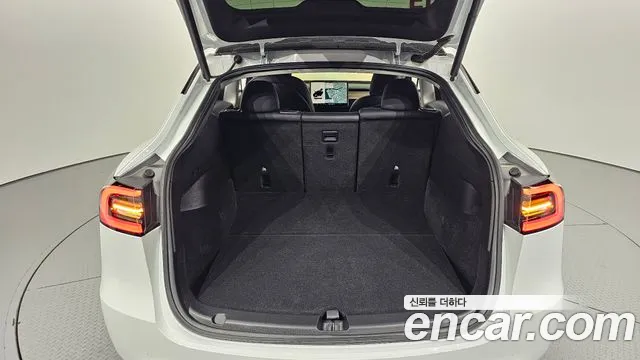 Tesla Model Y — Фото автомобиля 6