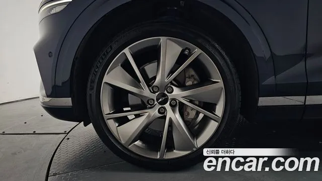 Genesis GV70 2.5T Бензин AWD — Фото автомобиля 4
