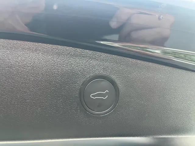 Tesla Model 3 — Фото автомобиля 23