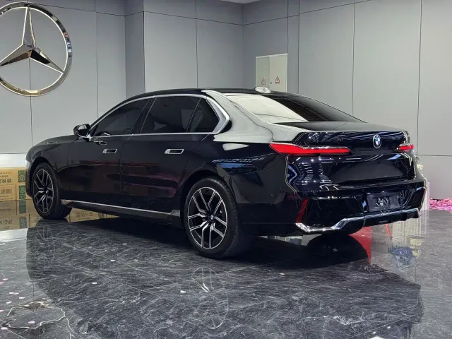 BMW 7 Series — Фото автомобиля 10