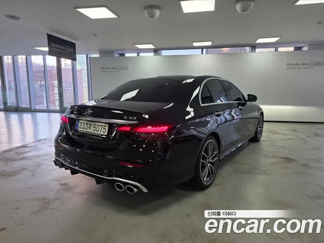 Mercedes-Benz E-Class — Фото автомобиля 2