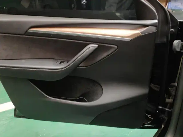 Tesla Model Y — Фото автомобиля 7