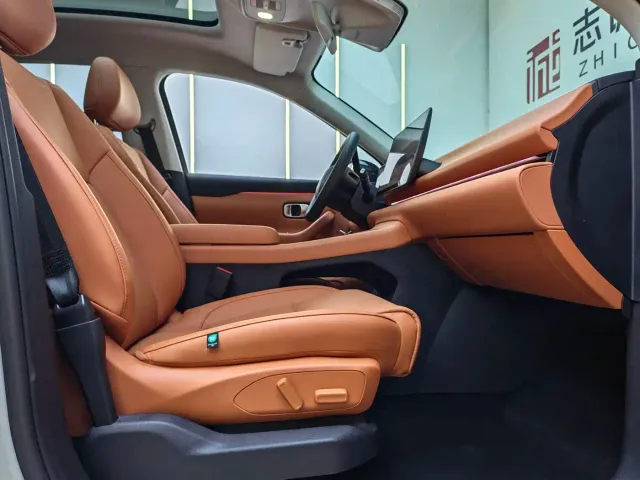 Leapmotor C10 — Фото автомобиля 11