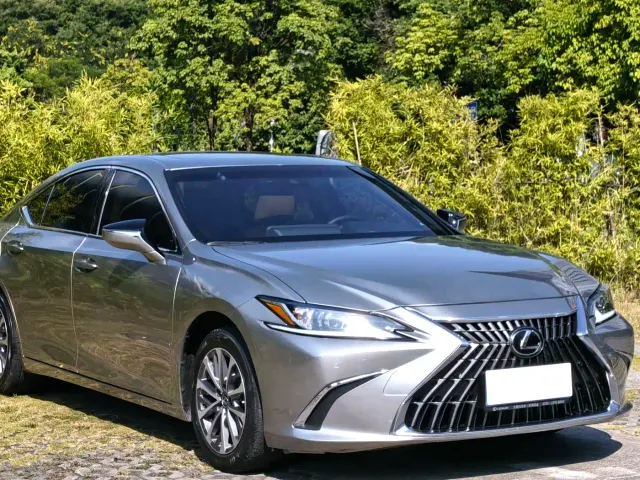 Lexus ES — Фото автомобиля 21