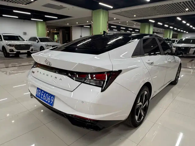 Hyundai Elantra — Фото автомобиля 22