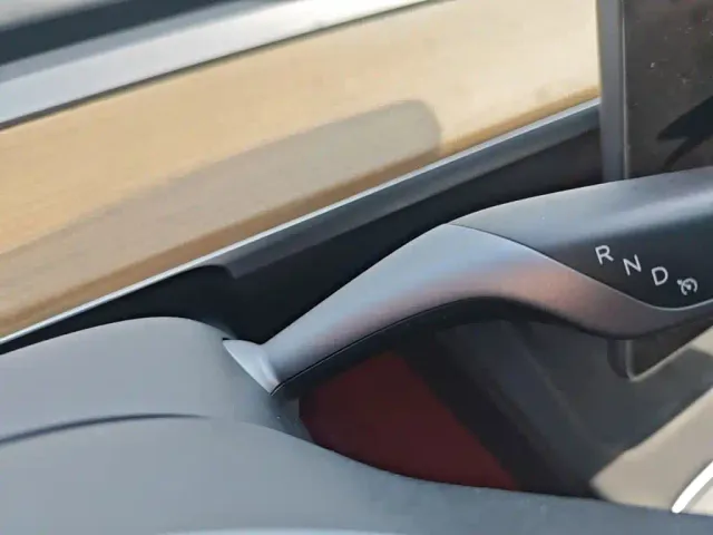 Tesla Model Y — Фото автомобиля 13