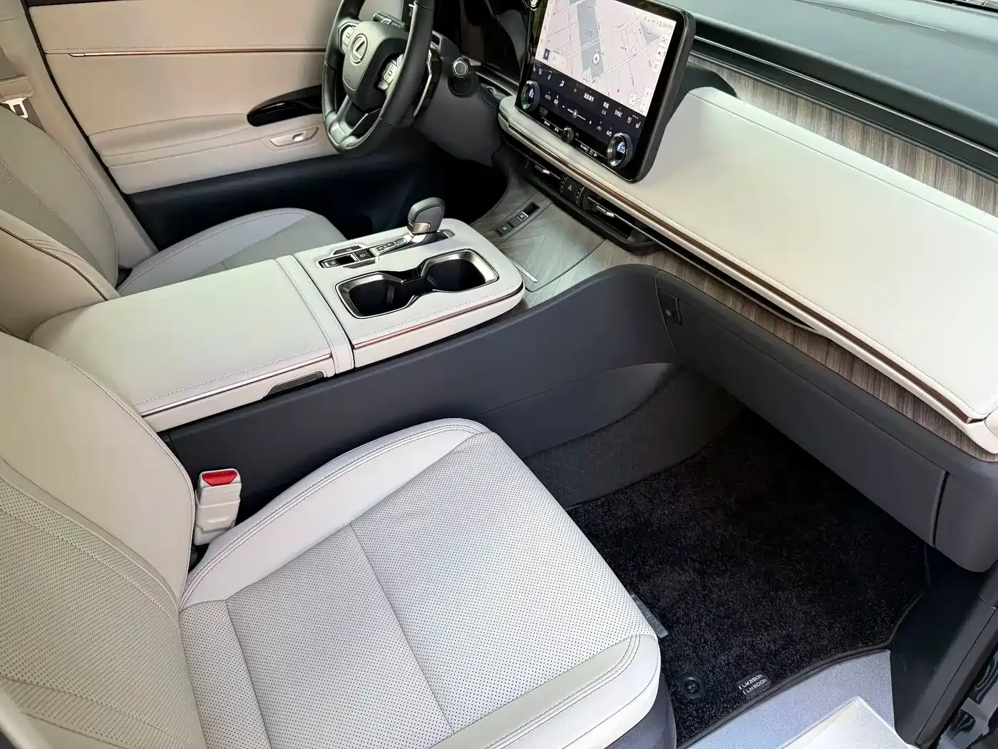 Lexus Lexus LM 2025 Model 500h Four-Seater Imperial Edition — Фото автомобиля 9