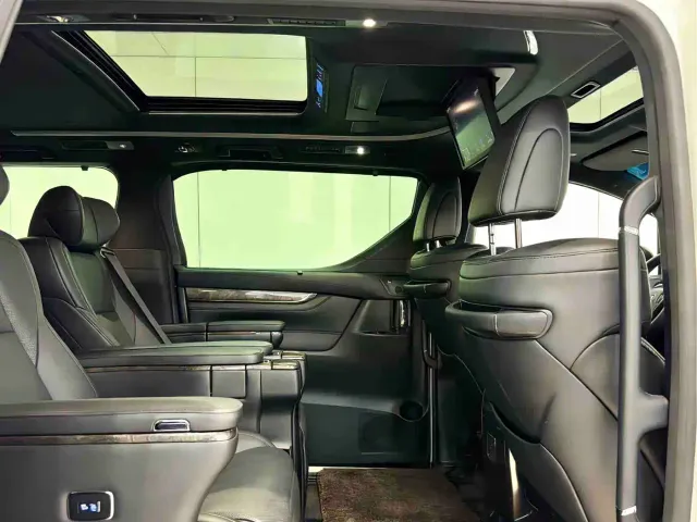 Toyota Alphard — Фото автомобиля 13