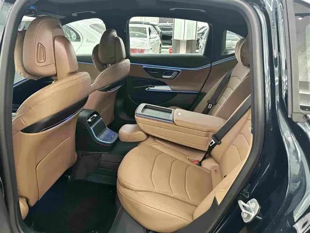 Mercedes-Benz E-Class — Фото автомобиля 14