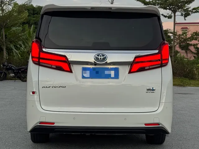Toyota Alphard — Фото автомобиля 5