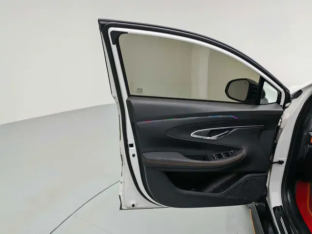 Changan UNI-T — Фото автомобиля 18