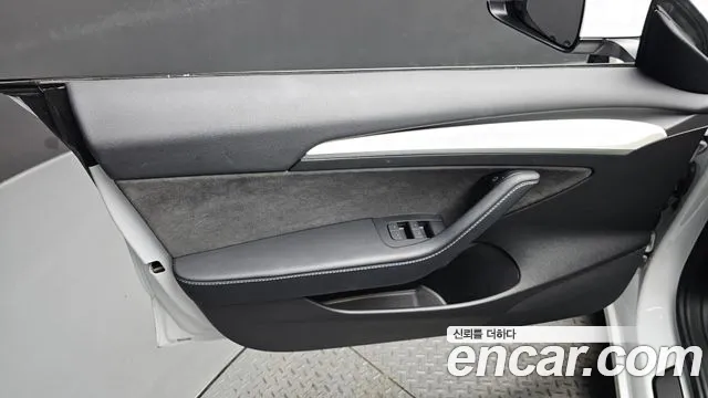 Tesla Model 3 — Фото автомобиля 12