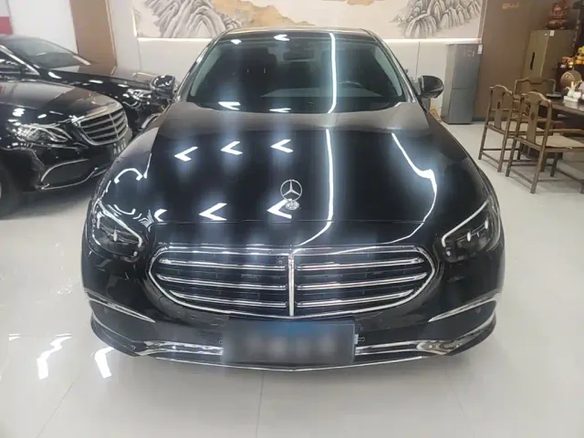Mercedes-Benz E-Class — Фото автомобиля 2