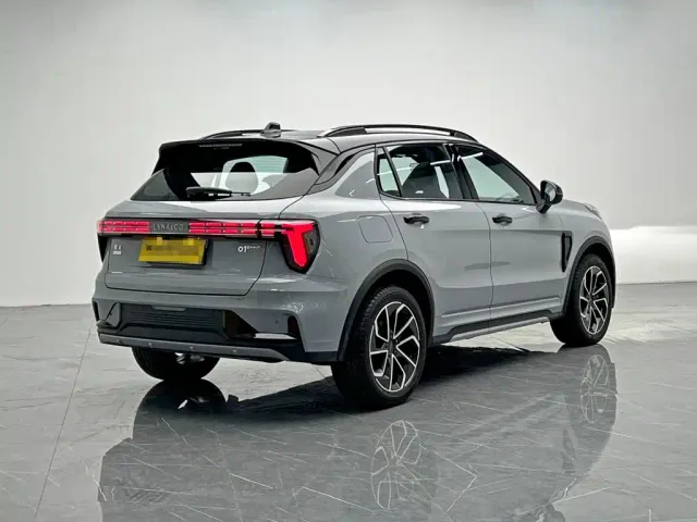 Lynk & Co 01 — Фото автомобиля 6