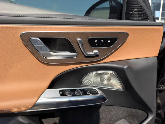 Mercedes-Benz E-Class — Фото автомобиля 4