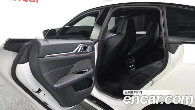 BMW i4 — Фото автомобиля 26