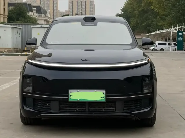 Li Auto L8 — Фото автомобиля 2
