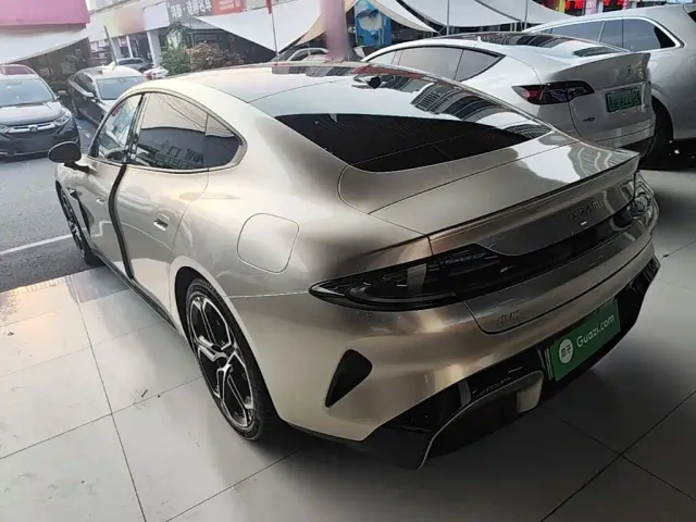 Xiaomi SU7 — Фото автомобиля 4