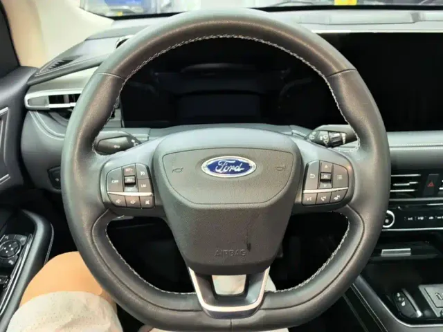 Ford Edge — Фото автомобиля 10