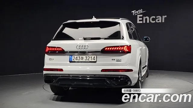 Audi Q7 — Фото автомобиля 4