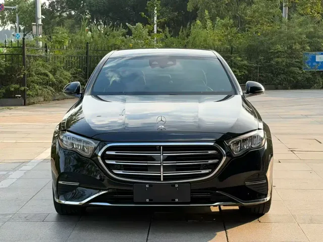 Фотография автомобиля — Mercedes-Benz E-Class