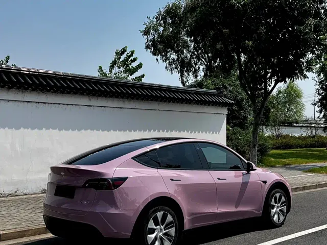 Tesla Model Y — Фото автомобиля 8