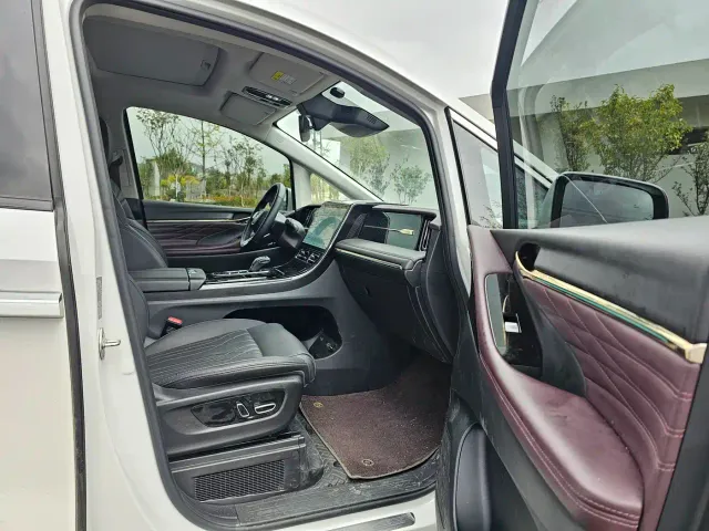 GAC Trumpchi M8 — Фото автомобиля 12