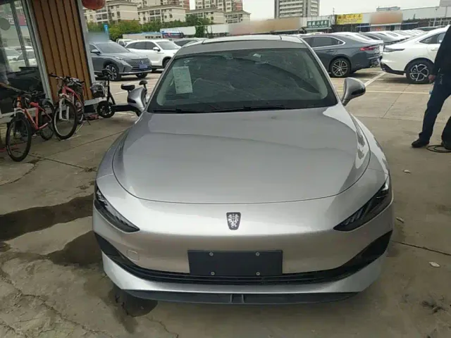 Roewe D7 — Фото автомобиля 2