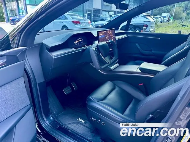 Tesla Model X — Фото автомобиля 10