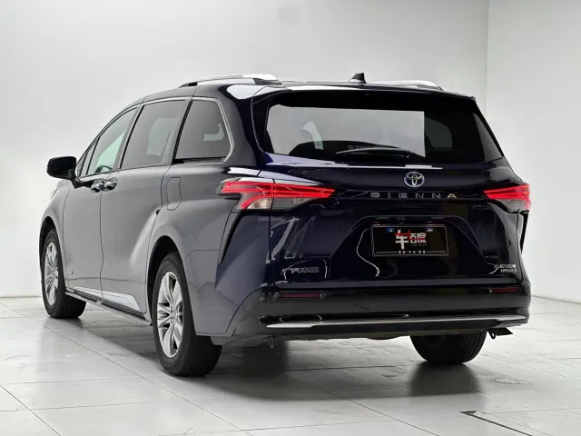 Toyota Sienna — Фото автомобиля 6