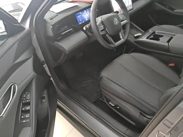 BYD Qin L — Фото автомобиля 15