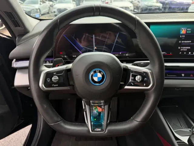 BMW i5 — Фото автомобиля 10